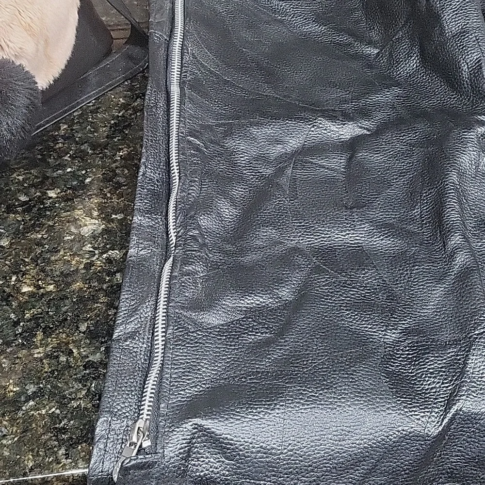 Diamond Plate Buffalo Leather Black Lined Pebbled Leather Motorcycle Chaps Sz XL - Picture 3 of 9